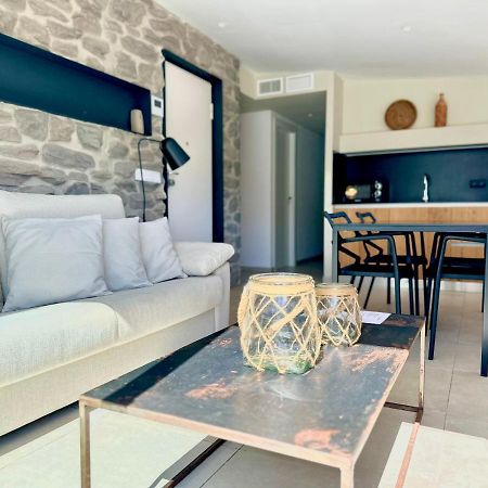 Cala Vadella Beachwalk Suites ภายนอก รูปภาพ